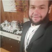 Laureato in lingue e culture moderne impartisce lezioni di lingua spagnola ed inglese